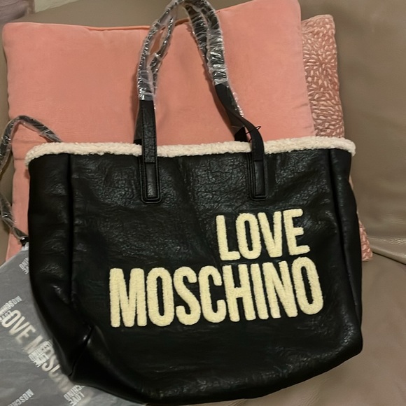 LOVE MOSCHINO Large Berber Lined Tote with Zip Pouch in black - Picture 10 of 12
